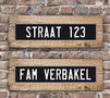 Naamplaat ZWART 52 x 11 cm - smalle letter